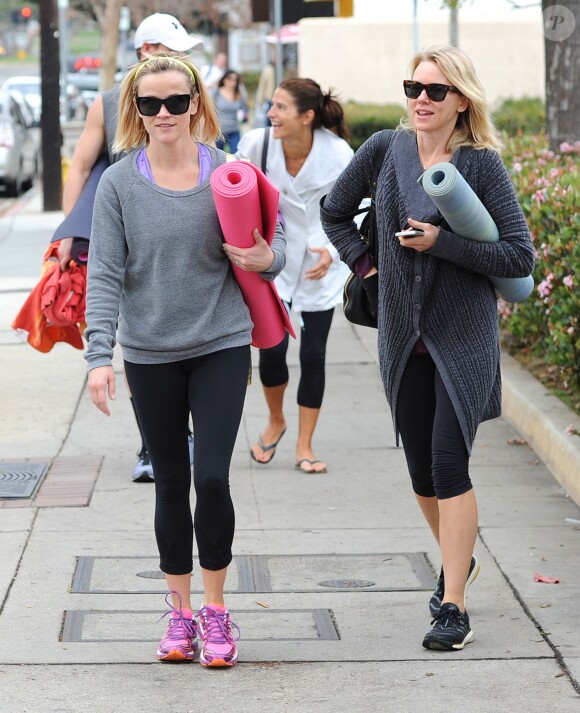 Naomi Watts et Reese Witherspoon à la sortie de leur cours de yoga à Brentwood, le 6 février 2014.