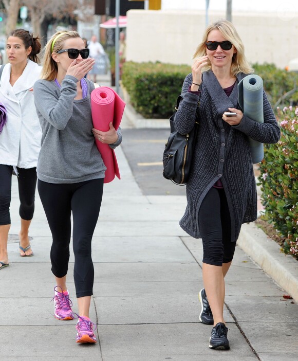 Naomi Watts et Reese Witherspoon à la sortie de leur cours de yoga à Brentwood, le 6 février 2014.