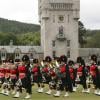 Le régiment royal d'Ecosse joue pour la reine Elizabeth II le 20 août 2006 au château de Balmoral