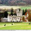 Le château de Balmoral, résidence d'été de la reine Elizabeth II, en mars 2003
