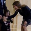 Letizia d'Espagne recevant en audience à la Zarzuela une délégation de la FEDER et de la FEDRA (les fédérations des maladies rares d'Espagne et du Portugal), le 10 février 2014 à Madrid.
