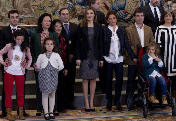 Letizia d'Espagne recevant en audience à la Zarzuela une délégation de la FEDER et de la FEDRA (les fédérations des maladies rares d'Espagne et du Portugal), le 10 février 2014 à Madrid.