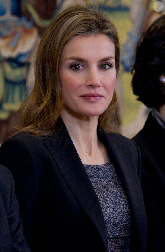Letizia d'Espagne recevant en audience à la Zarzuela une délégation de la FEDER et de la FEDRA (les fédérations des maladies rares d'Espagne et du Portugal), le 10 février 2014 à Madrid.