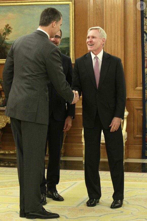 Le prince Felipe d'Espagne recevait le 10 février 2014 le secrétaire d'Etat américain Ray Mabus, au palais de la Zarzuela à Madrid.