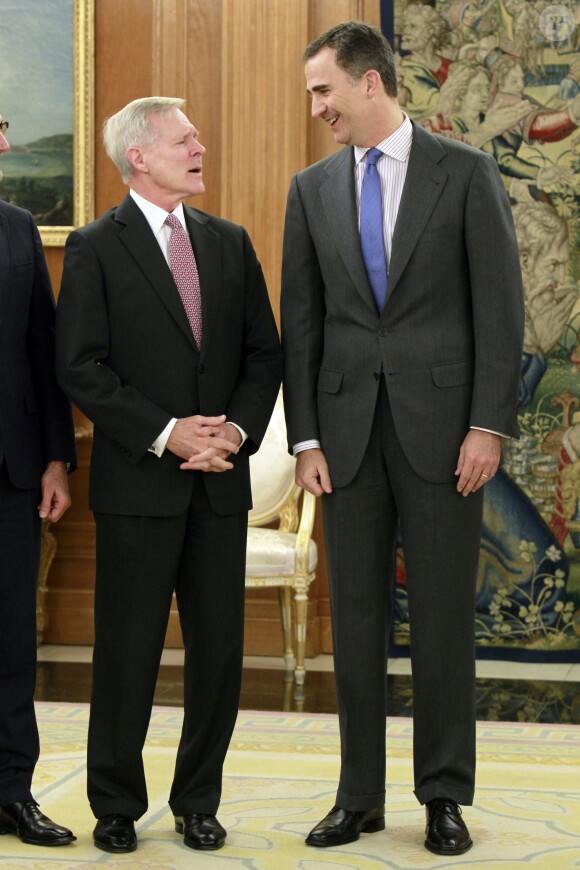 Le prince Felipe d'Espagne recevait le 10 février 2014 le secrétaire d'Etat américain Ray Mabus, au palais de la Zarzuela à Madrid.