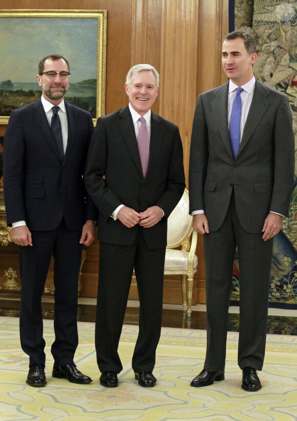 Le prince Felipe d'Espagne recevait le 10 février 2014 le secrétaire d'Etat américain Ray Mabus, au palais de la Zarzuela à Madrid.