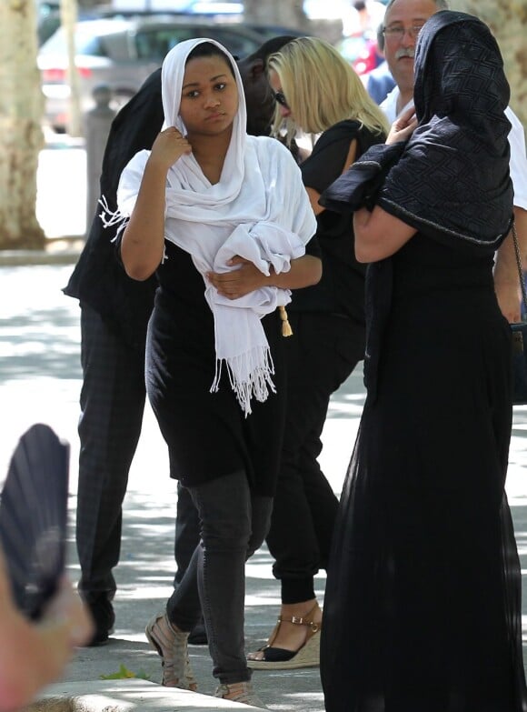 La fille aînée de Mouss Diouf, Tessa, aux obsèques de son père Mouss Diouf, le 9 juillet 2012, à Auriol.