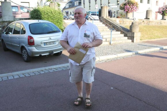 Thierry Olive se rend au tribunal de Coutances, en Basse-Normandie, le mercredi 28 août 2013.