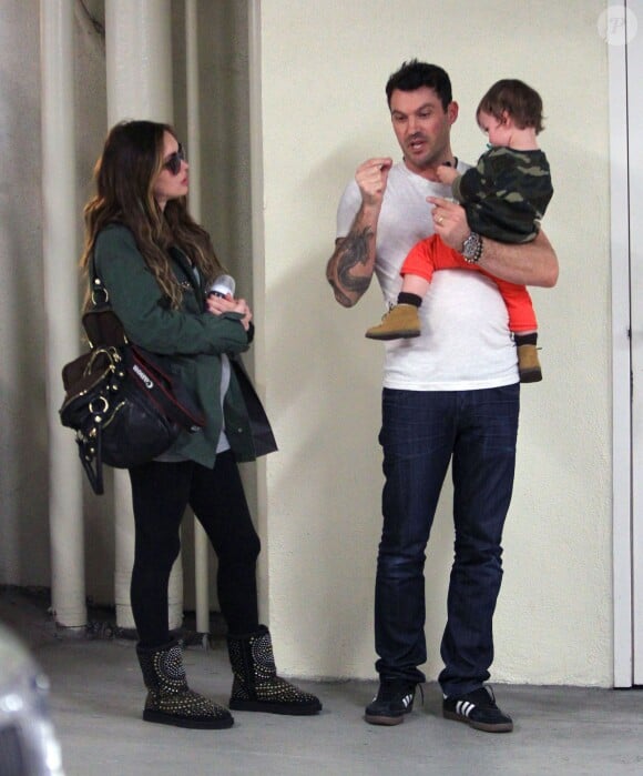 Megan Fox, enceinte, se rend chez le médecin avec son mari Brian Austin Green et leur fils Noah à Beverly Hills, le 26 novembre 2013.