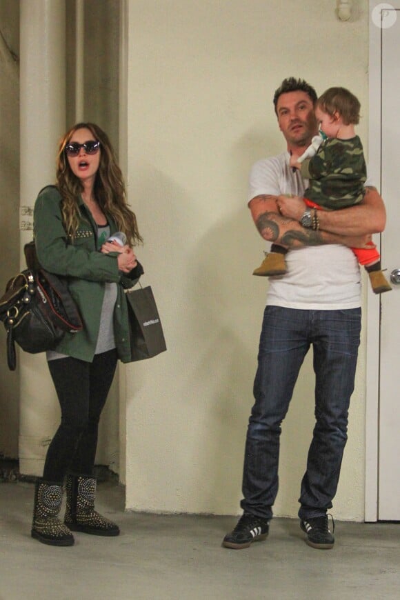 Megan Fox, enceinte, se rend chez le médecin avec son mari Brian Austin Green et leur fils Noah à Beverly Hills, le 26 novembre 2013.