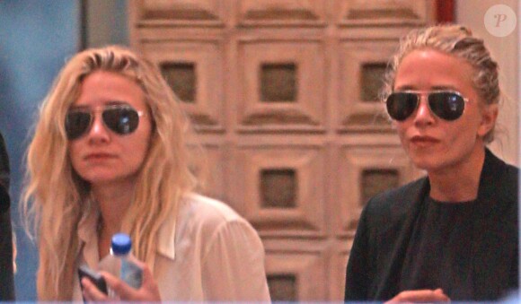 Exclusif - Les jumelles Mary-Kate Olsen et Ashley Olsen à West Hollywood, le 21 août 2013.