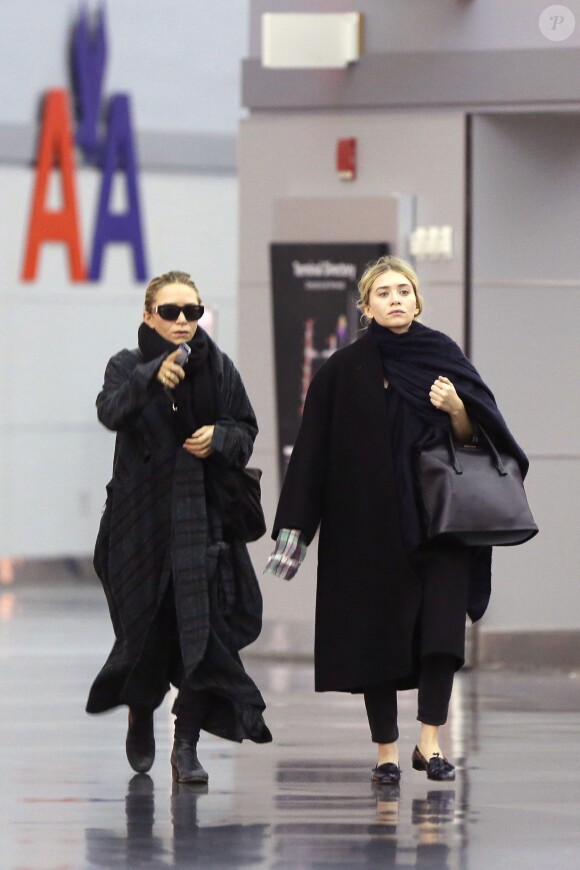 Exclusive - Mary-Kate and Ashley Olsen à l'aéroport de New York, le 21 janvier 2014.