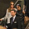 Angelina Jolie et son fils Maddox arrivent à l'aéroport de LAX à Los Angeles, le 14 février 2014