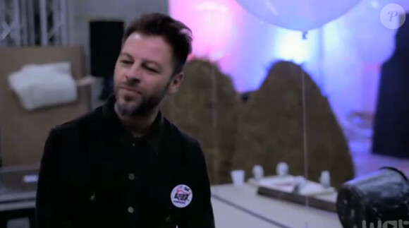 Christophe Maé dans le clip de La chanson du bénévole, hymne des Enfoirés en 2014