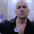 Pascal Obispo dans le clip de La chanson du bénévole, hymne des Enfoirés en 2014