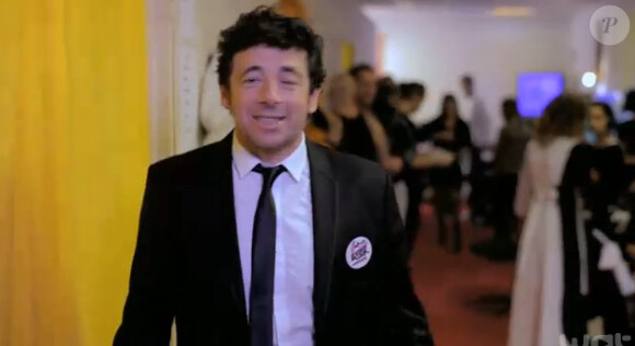 Patrick Bruel dans le clip de La chanson du bénévole, hymne des Enfoirés en 2014