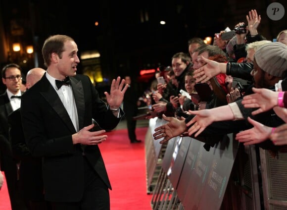 Le prince William, président de la BAFTA, a eu du succès en arrivant à la cérémonie des BAFTA Awards à Londres le 16 février 2014