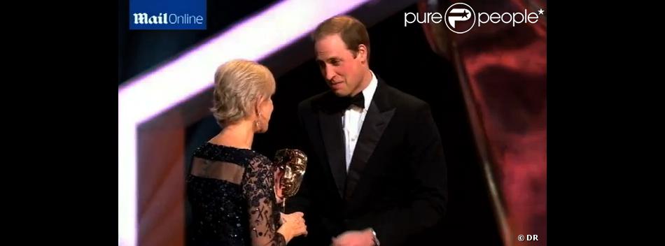 Le prince William, président de la BAFTA, a remis le 16 février 2014 le Fellowship Award à Dame Helen Mirren lors de la cérémonie des BAFTA Awards