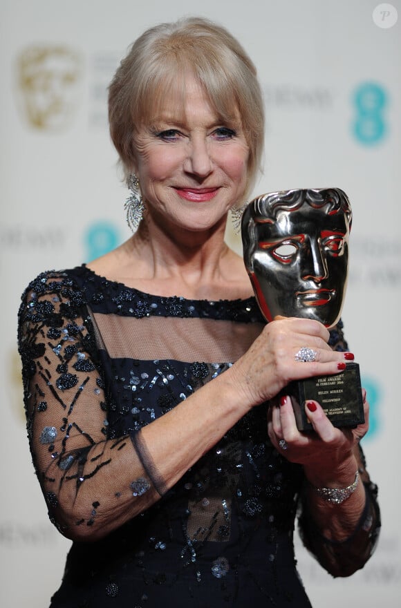 Dame Helen Mirren a reçu le 16 février 2014 des mains du prince William, à l'Opéra de Londres, le Fellowship Award lors des BAFTA Awards.