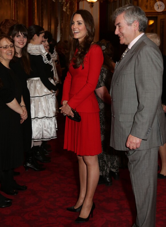 Kate Middleton lors de la réception organisée le 17 février 2014 à Buckingham Palace pour célébrer les soixante ans du patronage de la Royal Academy of Dramatic Art par la reine Elizabeth II.