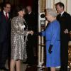 Elizabeth II salue Joan Collins lors de la réception organisée le 17 février 2014 à Buckingham Palace pour célébrer les soixante ans du patronage de la Royal Academy of Dramatic Art par la reine Elizabeth II.