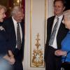 Dame Helen Mirren ravie de rencontrer Elizabeth II lors de la réception organisée le 17 février 2014 à Buckingham Palace pour célébrer les soixante ans du patronage de la Royal Academy of Dramatic Art par la reine Elizabeth II.