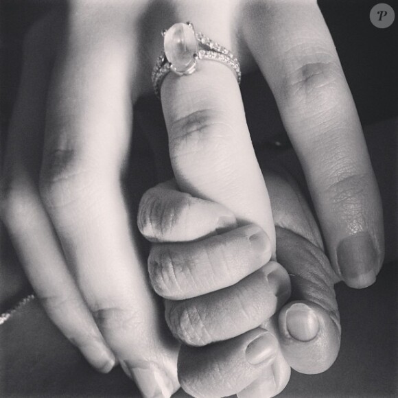La première photo de Bodhi Rain, le premier enfant de Teresa Palmer et Mark Webber, né le 17 février 2014.