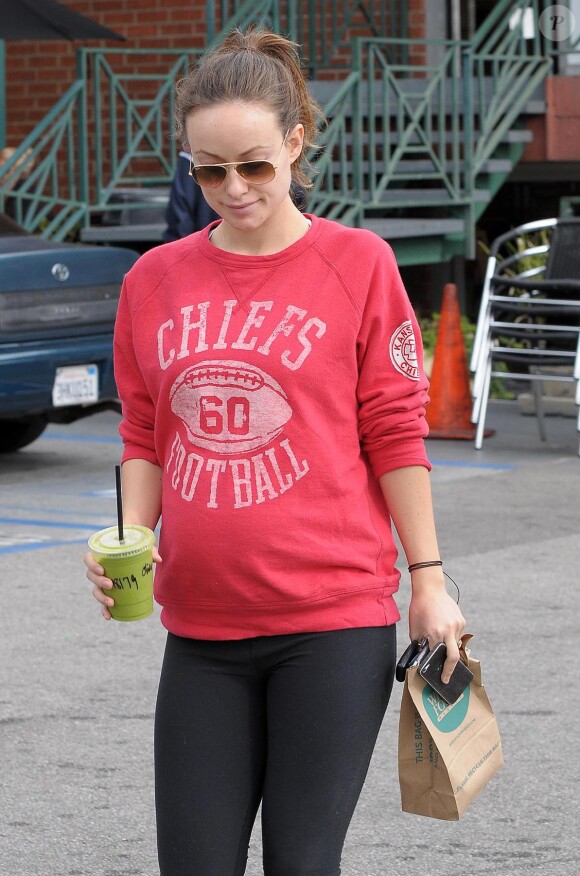 Olivia Wilde, enceinte de son premier enfant, à Los Angeles le 7 février 2014