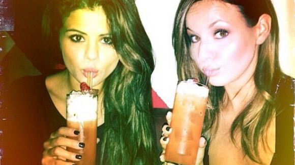Selena Gomez : Sortie de désintox, et déjà chopée un verre à la main...