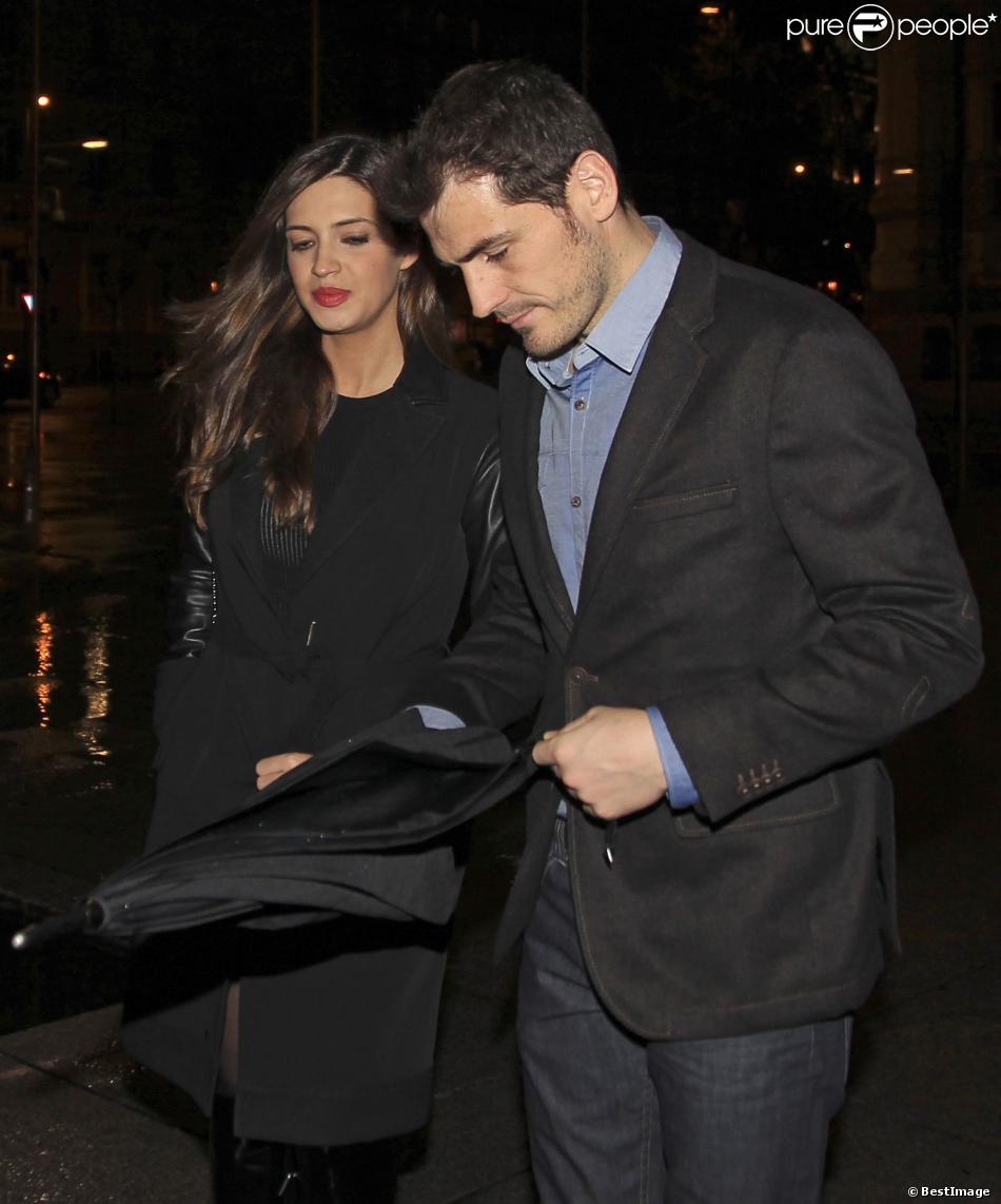 Sara Carbonero et son homme Iker Casillas à la sortie d&#039;un restaurant à Madrid le 16 février 2014