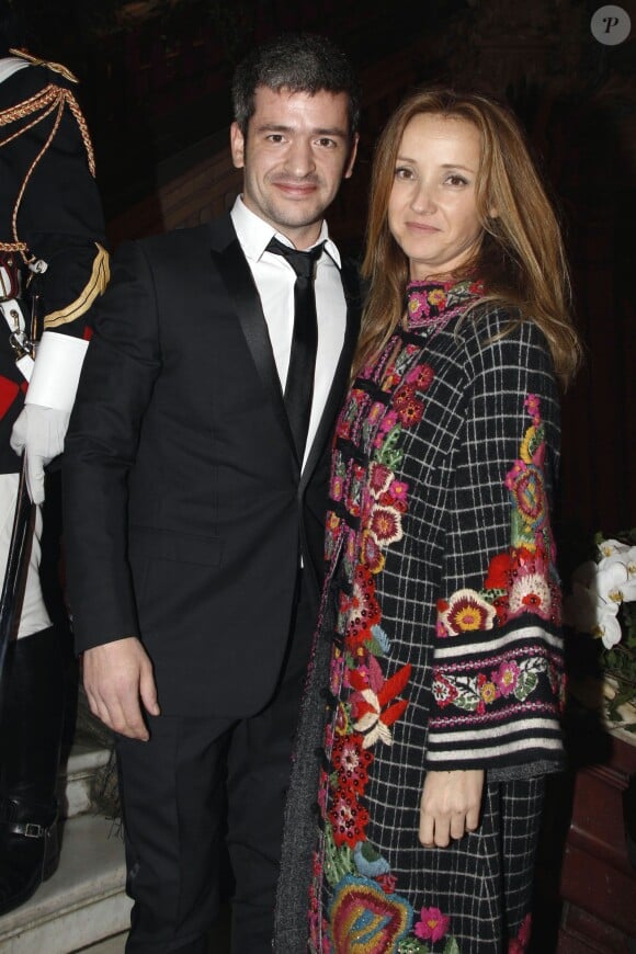 LE chanteur Grégoire et son épouse Eléonore de Galard à l'Opéra Garnier à Paris, le 22 novembre 2011.