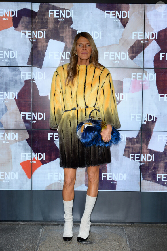 Anna Dello Russo assiste au défilé Fendi automne-hiver 2014-15 à Milan. Le 20 février 2014.