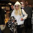 Rita Ora arrive à l'aéroport Linate à Milan, accompagnée par son chéri Calvin Harris. Le 20 février 2014.