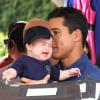 Exclusif - Mario Lopez reçoit la visite de sa femme Courtney Mazza et de leur fils Dominic sur le plateau de l'émission "Extra" à Universal City. Le 20 février 2014.