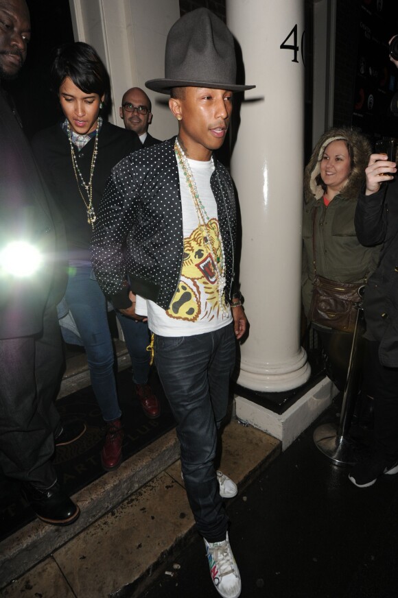 Pharrell Williams et sa femme Helen Lasichanh à la sortie de l'After-Party de la soirée des Brit Awards à Londres, le 19 février 2014.