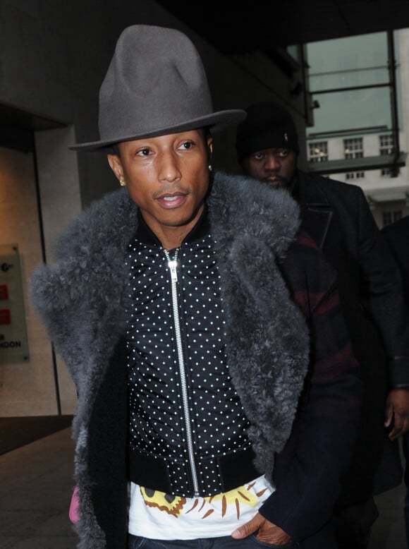 Pharrell Williams quitte les studios de la radio BBC à Londres, le 5 février 2014.