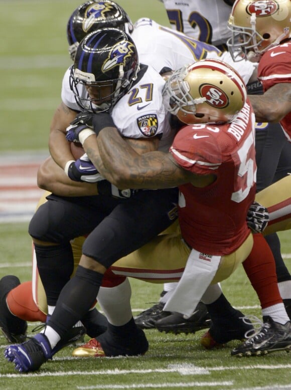 Ray Rice, running back star de la NFL chez les Ravens de Baltimore, lors d'un rush au Super Bowl XLVII contre les 49ers le 3 février 2013