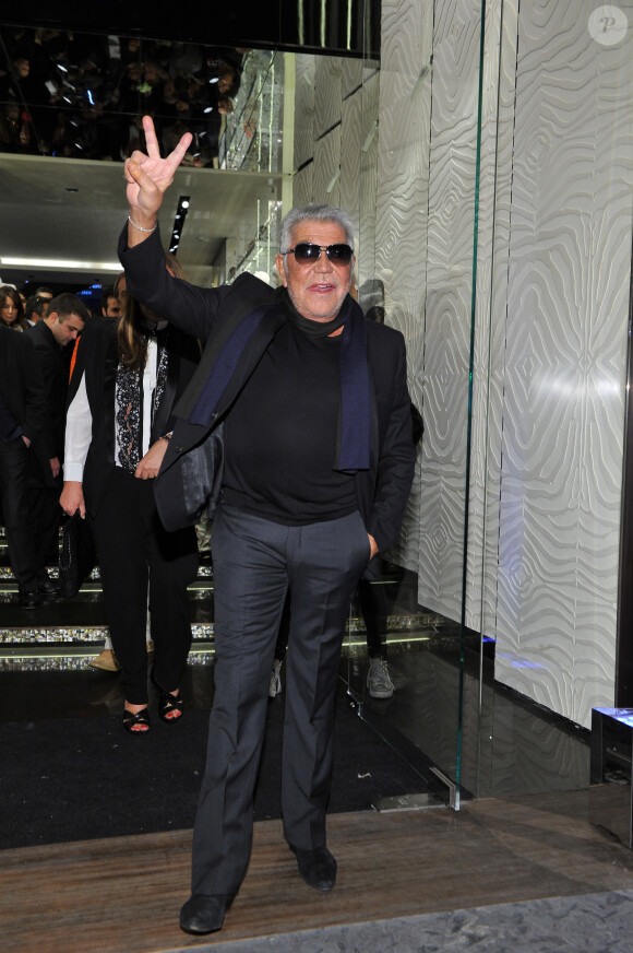 Roberto Cavalli fête l'ouverture de sa nouvelle boutique Roberto Cavalli à Milan. Le 22 février 2014.