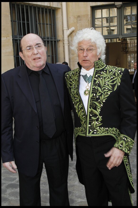 Le dessinateur Philippe Druillet et Jean-Jacques Annaud à l'Académie des Beaux-Arts à Paris le 28 mars 2012.