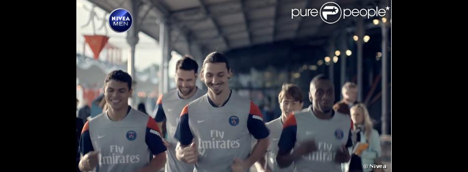 Zlatan Ibrahimovic, ses partenaires du PSG Maxwell, Thiago Silva, Blaise Matuidi et Salvatore Sirigu dans une pub pour Nivea, entre romance et humour