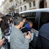 L'entrée du Mandarin Oriental, hôtel où Rihanna a posé ses valises, assailli par des fans en furie. Paris,l e 24 février 2014.