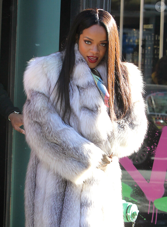 Rihanna à la sortie de la boutique Mac Cosmetics sur Broadway à Soho, New York le 29 janvier 2014