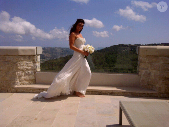 Marine Lloris en robe de mariée - photo issue de son compte Twitter, publiée le 22 août 2012