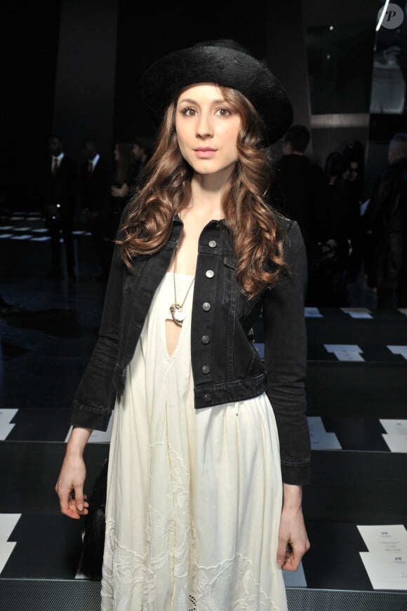 Troian Bellisario au défilé H&M au Grand Palais à Paris, le 26 février 2014.