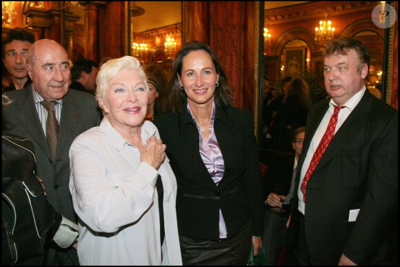 Line Renaud, Ségolène Royal et Dominique Besnehard à la générale de la pièce Fugueuses au théâtre des Variétés à Paris le 8 octobre 2007