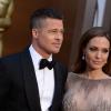 Brad Pitt et Angelina Jolie posent à la 86e cérémonie des Oscars à Hollywood, le 2 mars 2014.