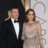 Brad Pitt et Angelina Jolie (en Elie Saab) à la 86e cérémonie des Oscars au Dolby Theatre, à Hollywood, le 2 mars 2014.