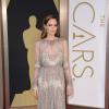 Angelina Jolie en Elie Saab à la 86e cérémonie des Oscars à Hollywood, le 2 mars 2014.