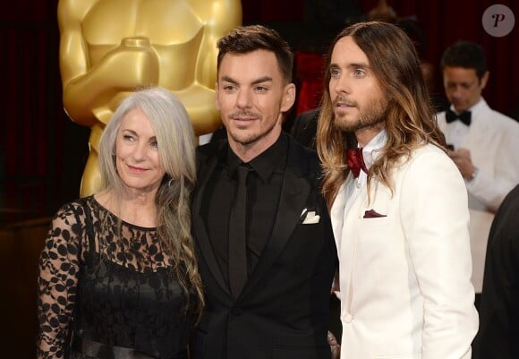 Constance Leto et ses fils Shannon Leto et Jared Leto lors de la 86e cérémonie des Oscars à Hollywood, le 2 mars 2014.