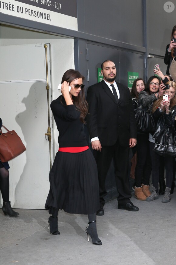 Victoria Beckham, fière, a inauguré le premier corner de sa marque dans un grand magasin, le Printemps, à Paris à l'occasion de la fashion week. Le 28 février 2014